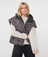 Load image into Gallery viewer, Esqualo Poncho Leopard Reversible
