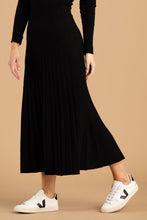 Load image into Gallery viewer, Marble Black Pleated Knit Skirt
