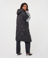 Load image into Gallery viewer, Esqualo Long Gilet Poncho Black
