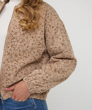 Load image into Gallery viewer, Esqualo Flower Embossed Jacket
