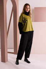 Load image into Gallery viewer, Naya Print Top with Front Angle Seam Avocado &amp; Black
