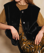 Load image into Gallery viewer, Esqualo Faux Fur Gilet
