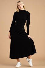 Load image into Gallery viewer, Marble Black Pleated Knit Skirt
