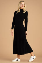 Load image into Gallery viewer, Marble Black Pleated Knit Skirt
