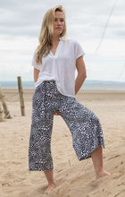 Load image into Gallery viewer, SS25 Marble Navy Print Top
