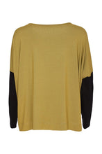 Load image into Gallery viewer, Naya Print Top with Front Angle Seam Avocado &amp; Black
