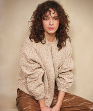 Load image into Gallery viewer, Esqualo Flower Embossed Jacket
